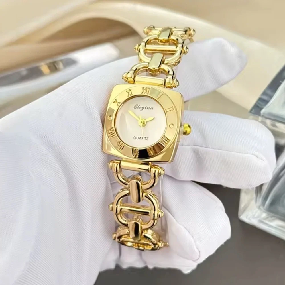 Chic Gold Square-Face Bracelet Watch – Luxury Women’s Timepiece